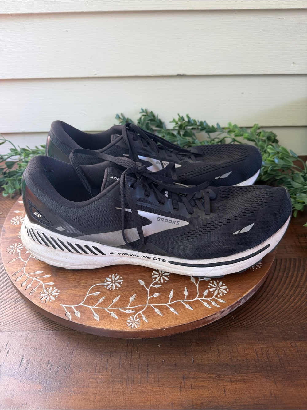 Men's Brooks Adrenaline GTS Running Shoes - Picture 2 of 6